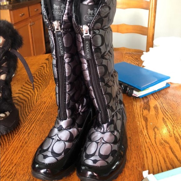 Coach Snow Boots - Picture 1 of 2